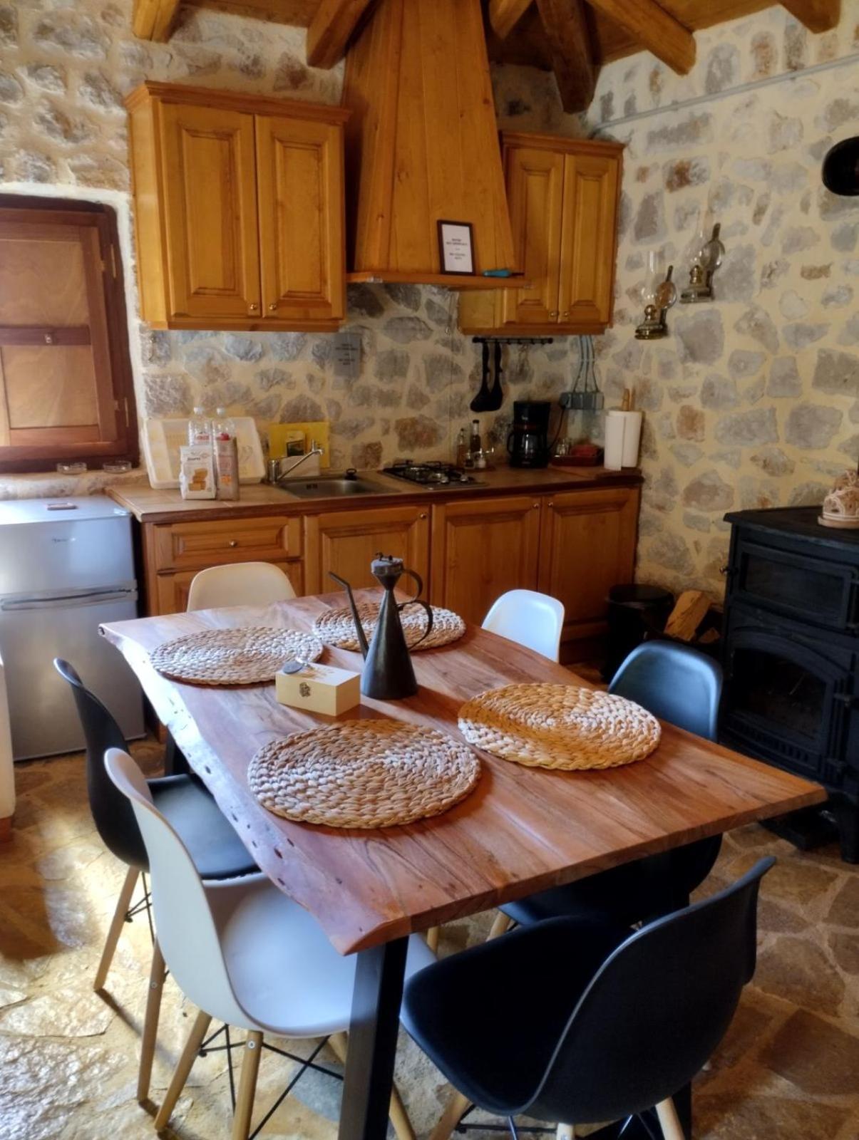 Meditation Olive House Pelei
